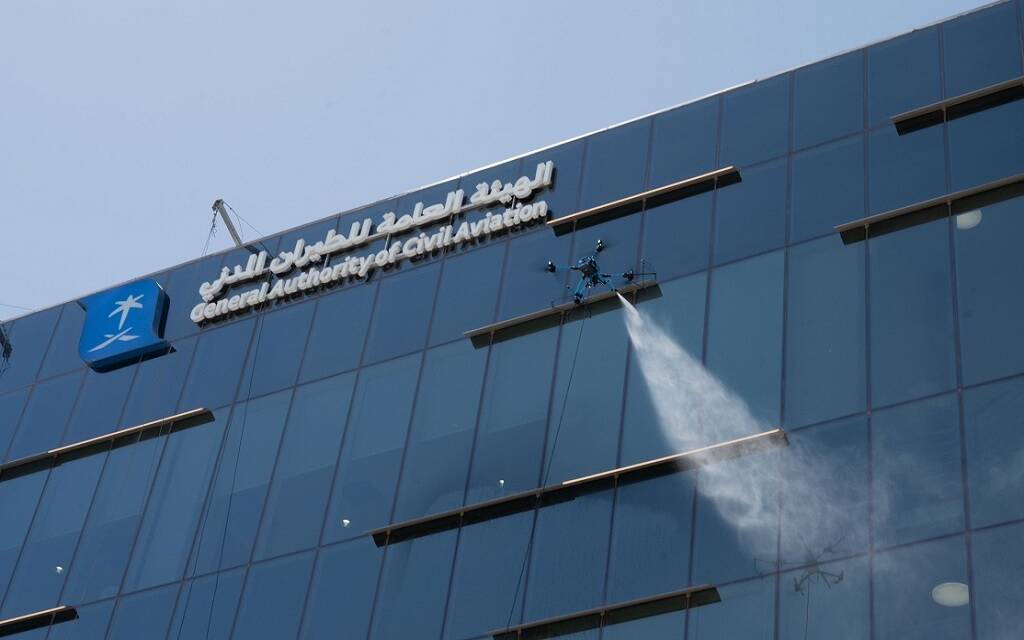 تنظيف الواجهات والمباني بالدرون